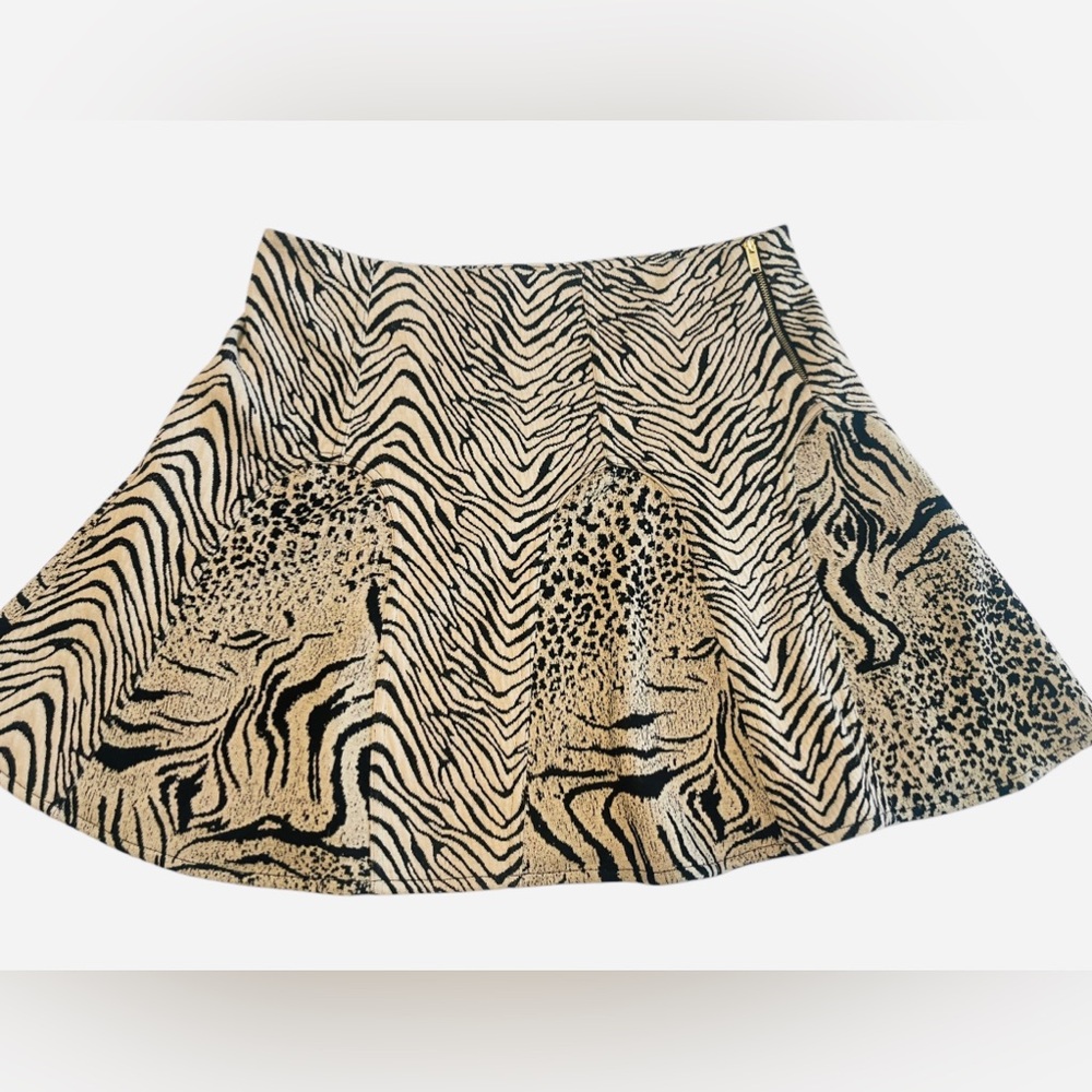 Victoria's Secret Animal Print Mini Skirt Knit Beige Black Size 6 A-Line